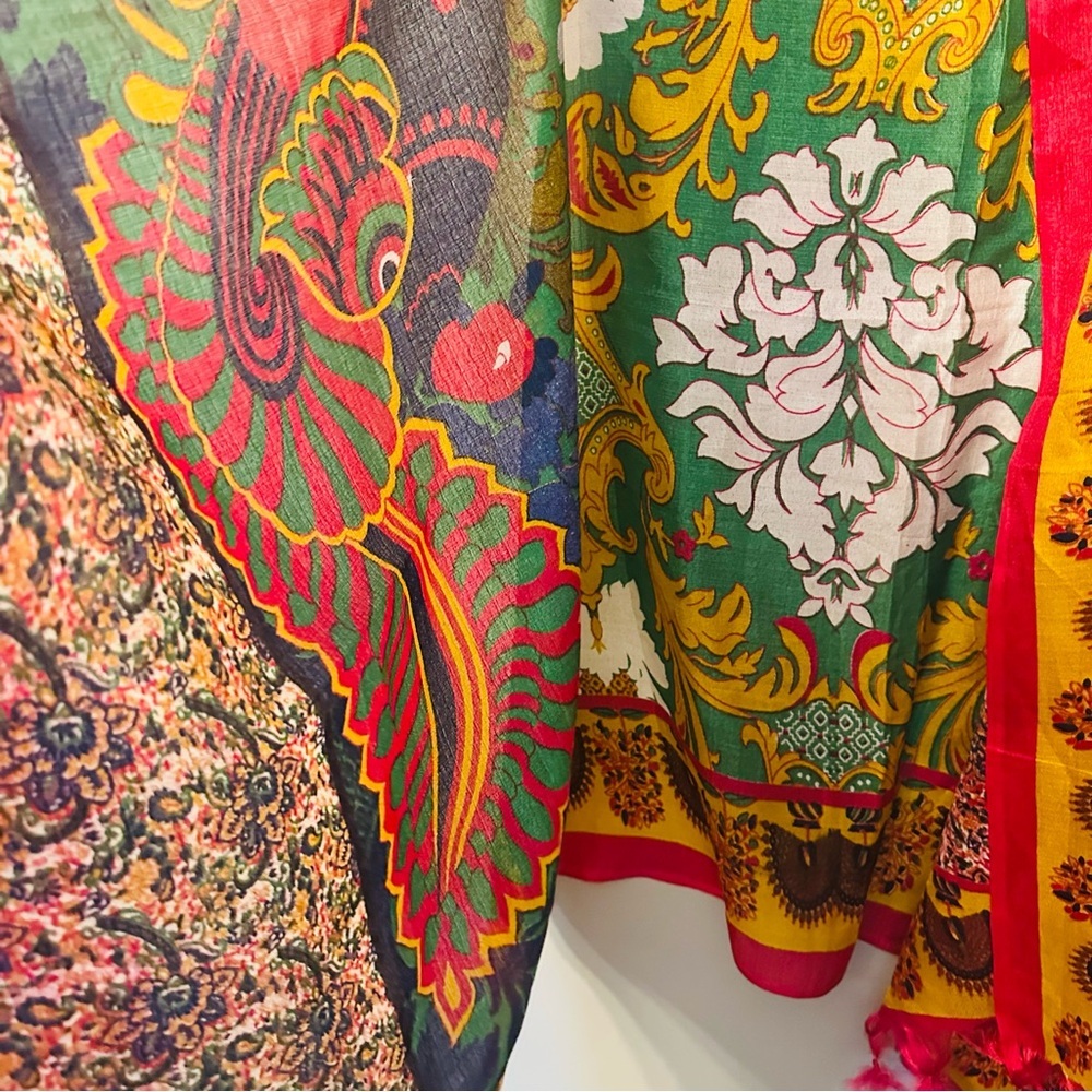 Vibrant Multicolor Women's Shawl Scarf Pasch - Bold Floral & Paisley - Picture 4 of 7